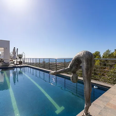 Lavish With Private Pool