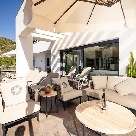 Villa Lavish With Private Pool *